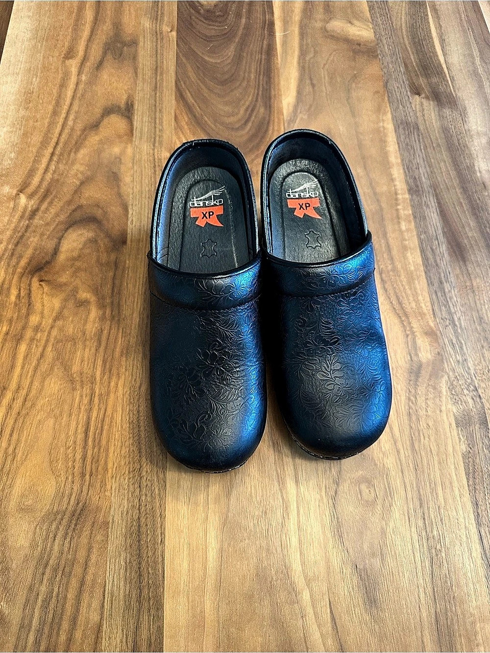 Women's Dansko XP 2.0 Black Floral Tooled Clogs EU 37 size W 6.5